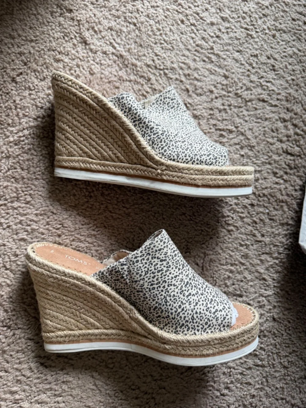 TOMS Leopard Print Espadrille Wedge Mule Sandals Women's Size 8 EUC